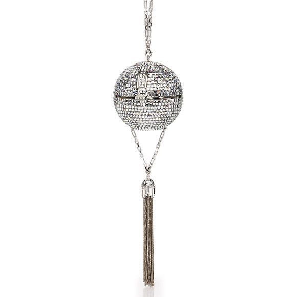 585-bolso-de-mano-redondo-y-colgante-en-plata-