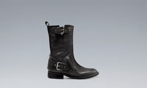 bota corta hebillas