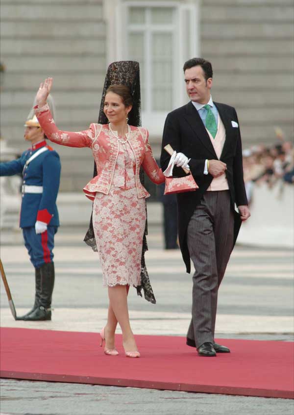 dona-elena-durante-la-boda-de-los-principes-de-asturias-en-mayo-de-2004