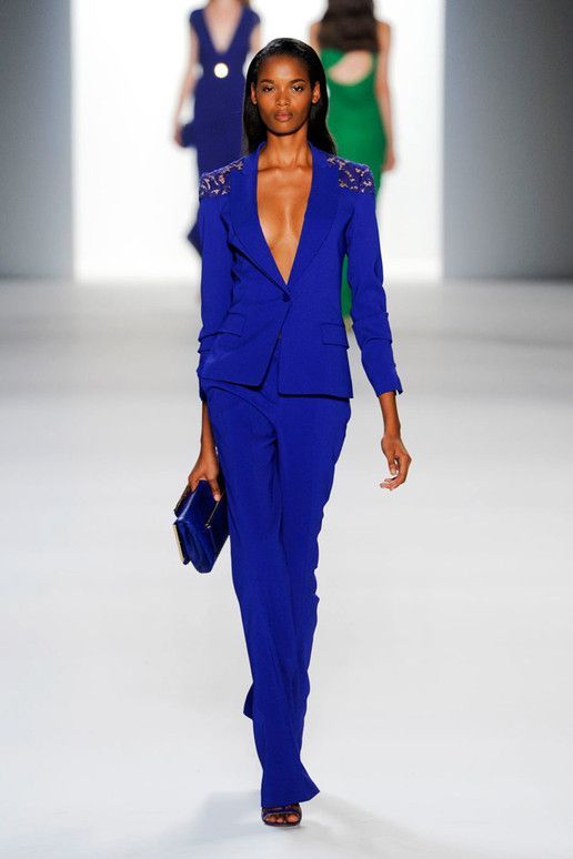 ELIE-SAAB-SPRING-2012-RTW-PODIUM-037_runway