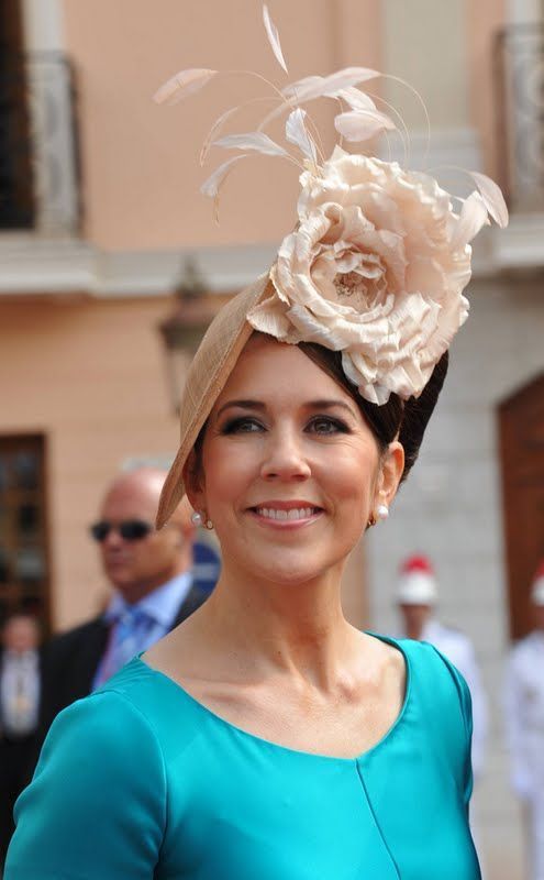 los_tocados_de_la_boda_real_de_monaco_92601161_562x908[2]