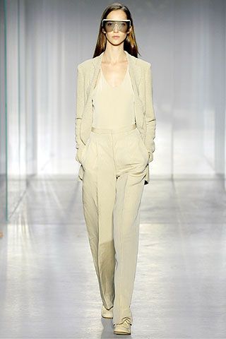 traje panatlón beige