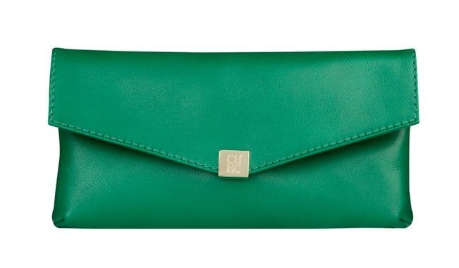 bolso sobre verde