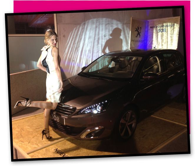 María León con su querido Peugeot 2008