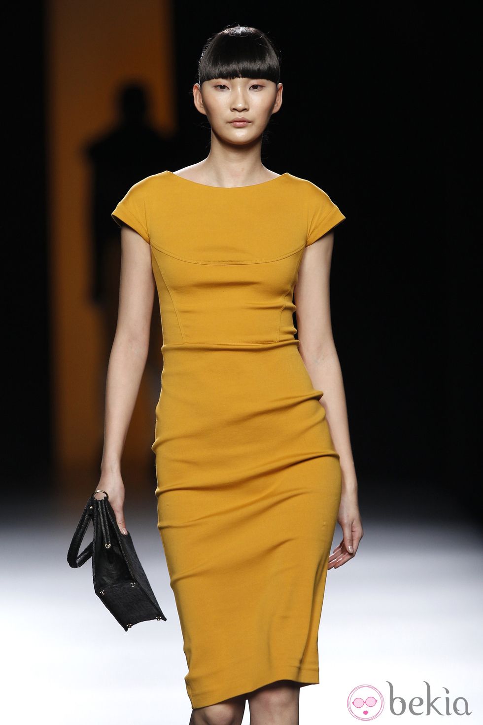 María León consultorio moda vestido mostaza María León consultorio moda vestido mostaza