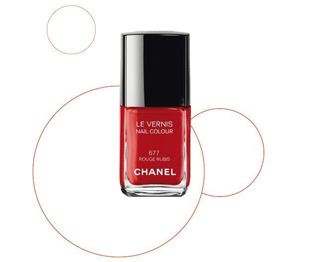 Laca de uñas de Chanel (667 Rouge Rubis)