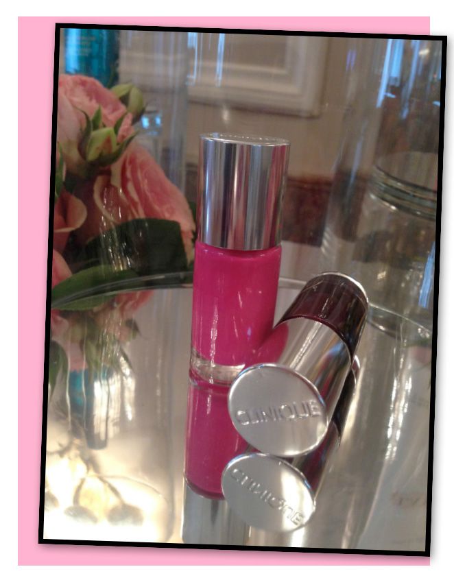 A Different Nail Enamel for Sensitive Skins, de Clinique.