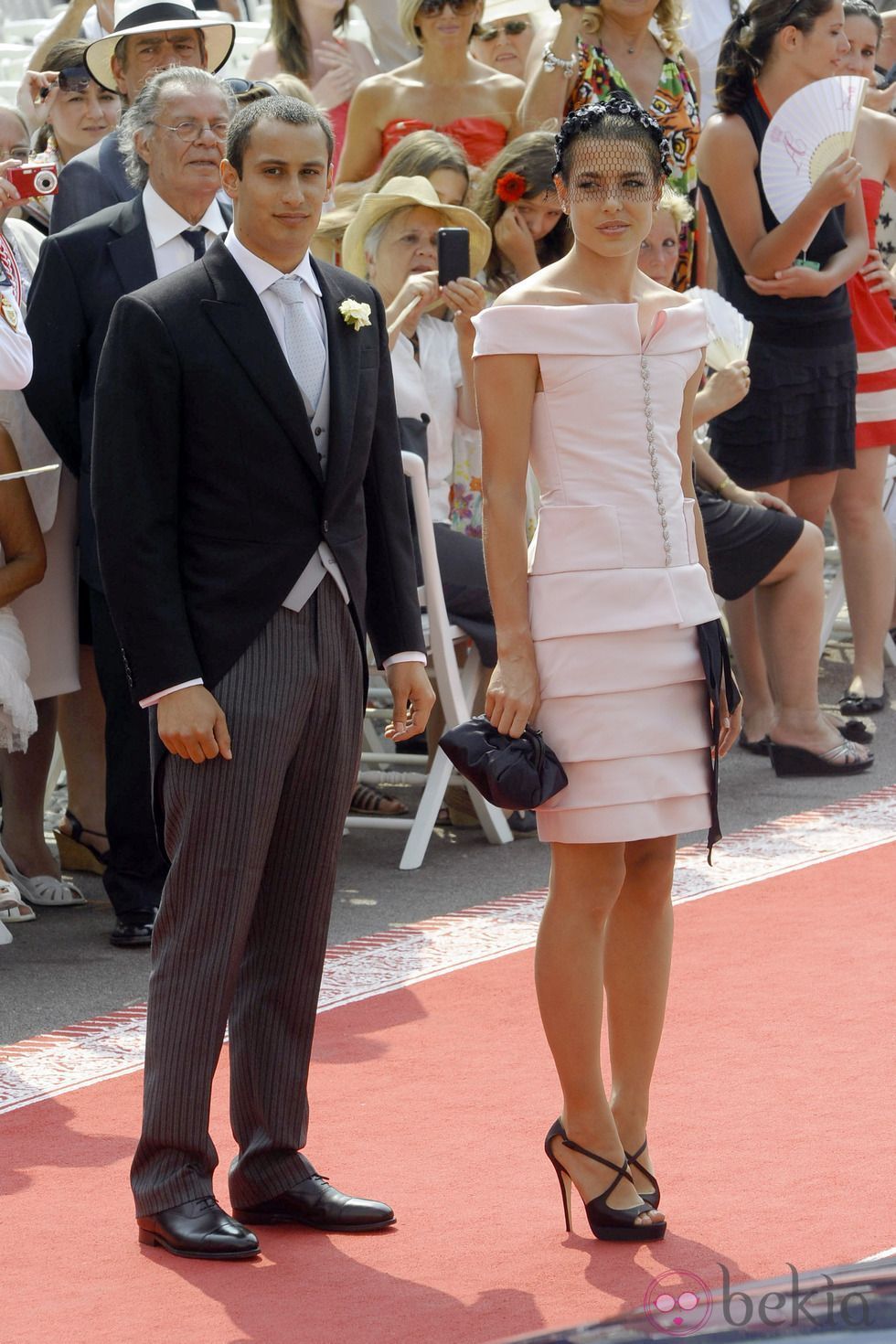 LA FAMILIA REAL DE MONACO LLEGAN AL ENLACE RELIGIOSO