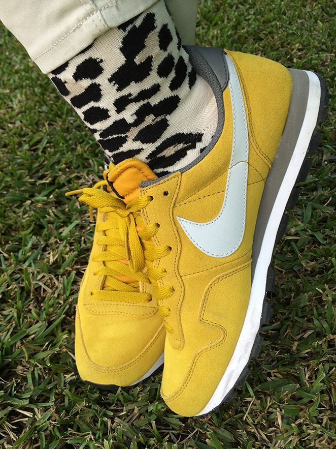 Zapatillas amarillas Nike de María León