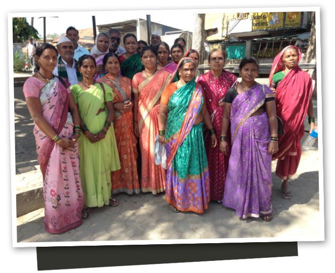 Las mujeres indias y sus preciosos y coloridos saris.