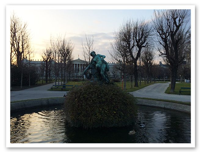 Paseo de María León por los alrededores de Hofburg en su viaje a Viena