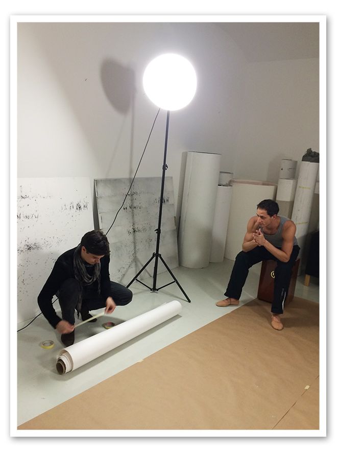 María León en el taller del artista conceptual Casanova Sorolla
