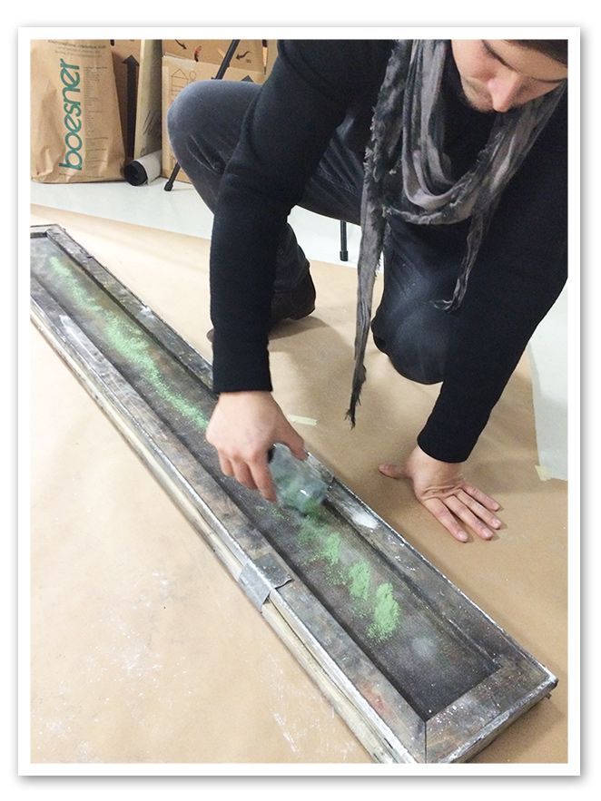 María León en el taller del artista conceptual Casanova Sorolla