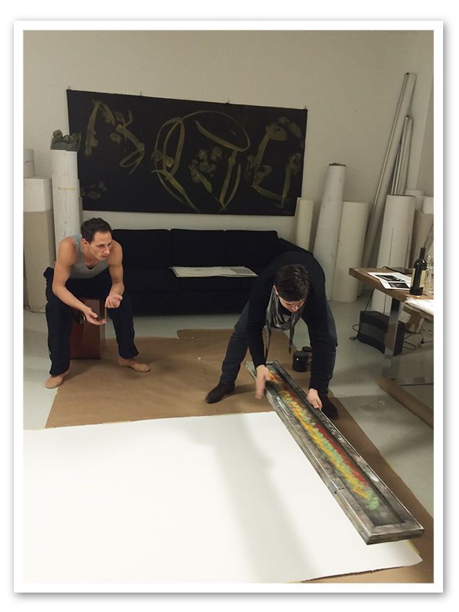 María León en el taller del artista conceptual Casanova Sorolla