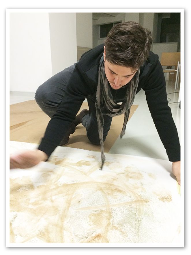 María León en el taller del artista conceptual Casanova Sorolla