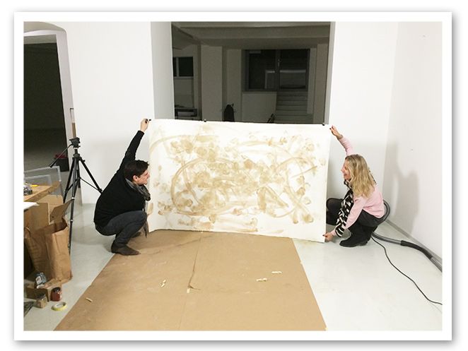 María León en el taller del artista conceptual Casanova Sorolla