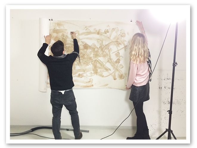 María León en el taller del artista conceptual Casanova Sorolla