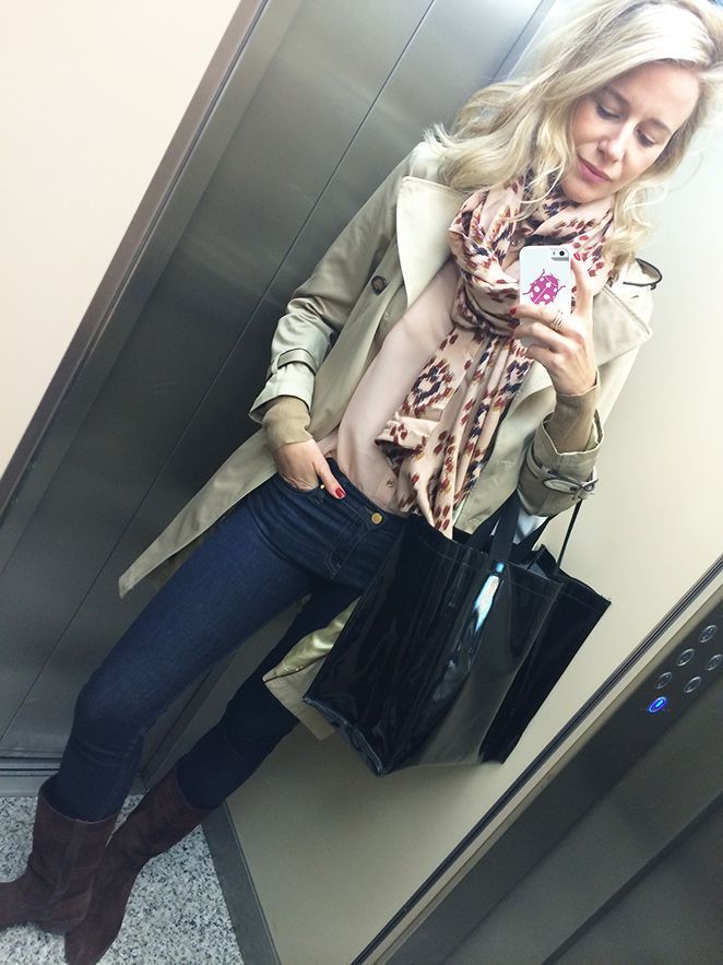María León con look total de la firma compuesto por jeans y gabardina de PDH Sport, blusa de Collection Pedro del Hierro, bolso de Pedro del Hierro, pulseras de Swarovski y botas de Andaluxx. María León con look total de la firma compuesto por jeans y gabardina de PDH Sport, blusa de Collection Pedro del Hierro, bolso de Pedro del Hierro, pulseras de Swarovski y botas de Andaluxx.