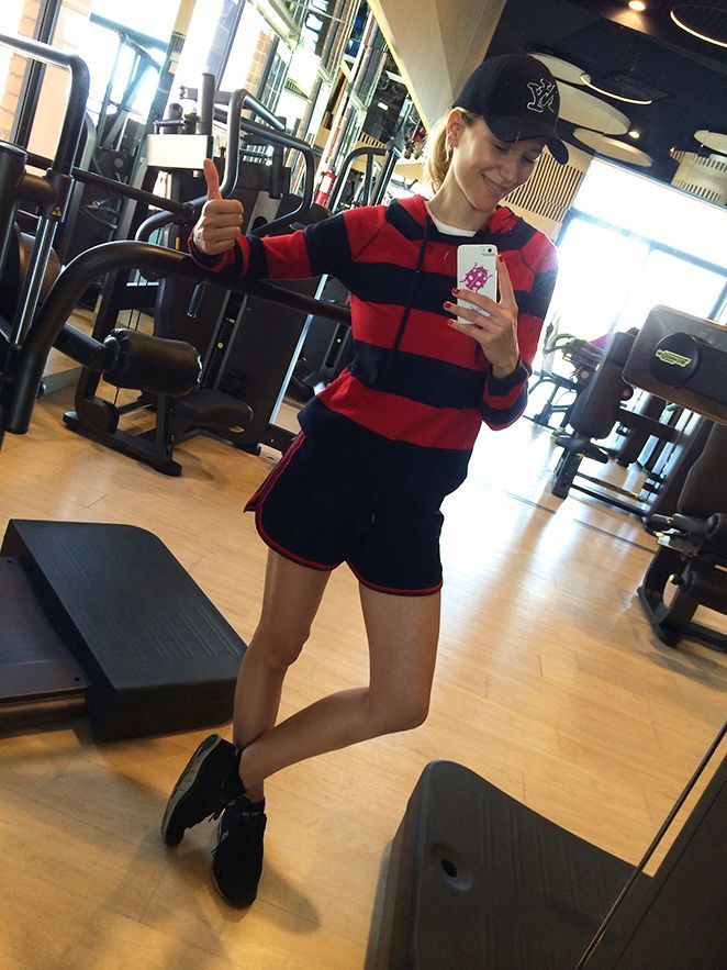 María León con look de deporte de la nueva línea “Activewear” que ha lanzado Pedro del Hierro y zapatillas Skechers 