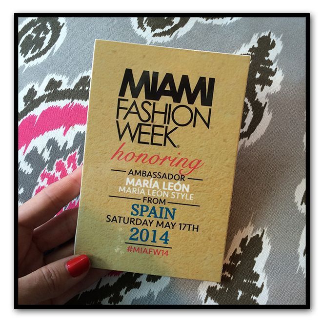 Maria León con su acreditación del Miami Fashion Week