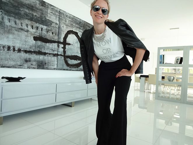 Look de moda con pantalones de Mango, camiseta de Oysho, bailarinas de Stradivarius, bolso y collar de Pedro del Hierro, cazadora de cuero de Zara y gafas Ray Ban. Look de moda con pantalones de Mango, camiseta de Oysho, bailarinas de Stradivarius, bolso y collar de Pedro del Hierro, cazadora de cuero de Zara y gafas Ray Ban.