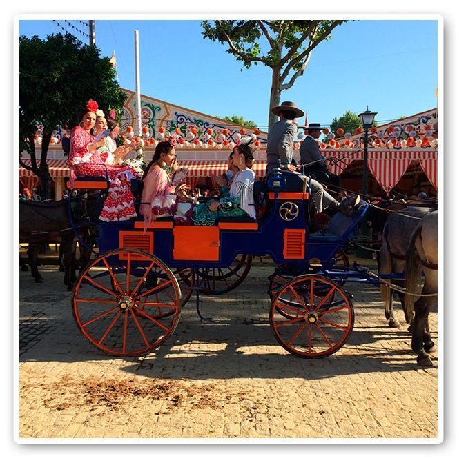 María León disfrutando de la Feria de Sevilla