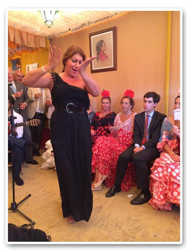 María León disfrutando de la Feria de Sevilla