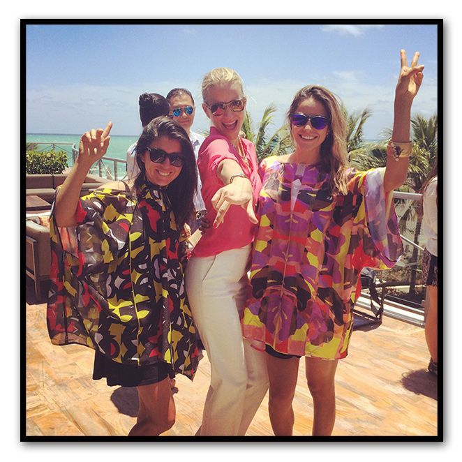 Miami Fashion Week, organizó un brunch con bloggers en el Hotel Eden Roc y entre las invitadas también se dejaba muy patente este look de moda tan típico  de Miami