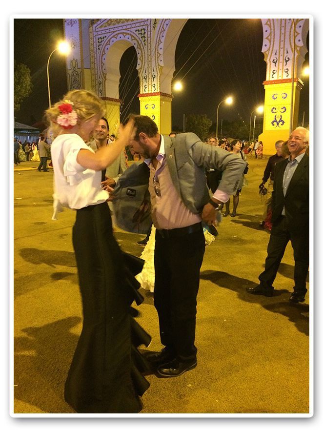 María León bailando en la Feria de Sevilla 2014