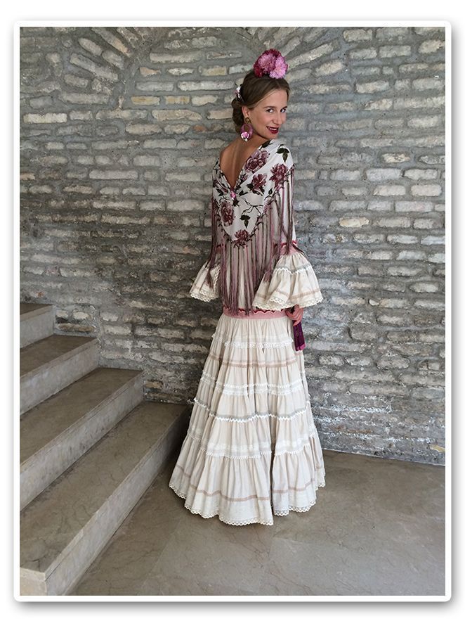 María León con vestido Pepa Garrido en la Fería de Sevilla 2013