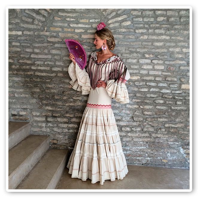 María León con vestido Pepa Garrido en la Fería de Sevilla 2013