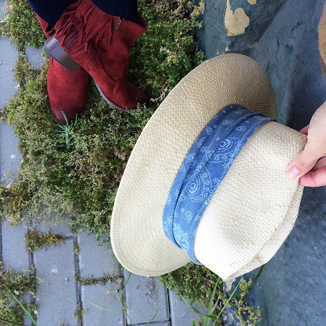 Botitas compradas en la tienda de mi amiga Sandra Aldao de Sotogrande y sombrero de Zara Home
