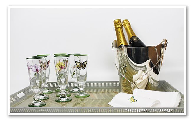 el champagne y unas copas ideales así como su champagne preferido. el champagne y unas copas ideales así como su champagne preferido.