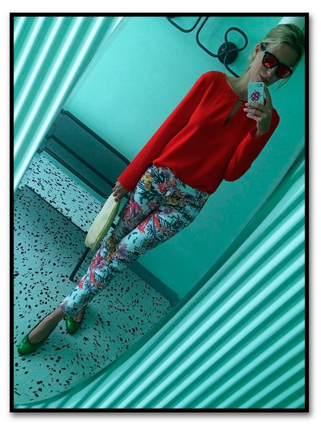 Para un día de reuniones de trabajo en Miami elegí estos pantalones estampados de Kleymac, que combiné con camisa de Zara, bailarinas de Las Indias, gafas de Life Italia y cartera de Misoula.