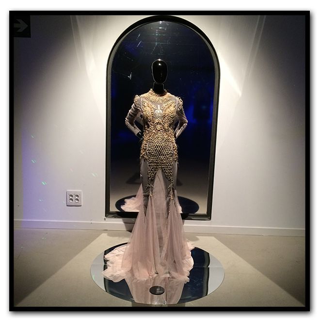 María León en “Bilbao Internacional Art & Fashion” que se ha mostrado en el Centro Cultural AlhóndigaBilbao