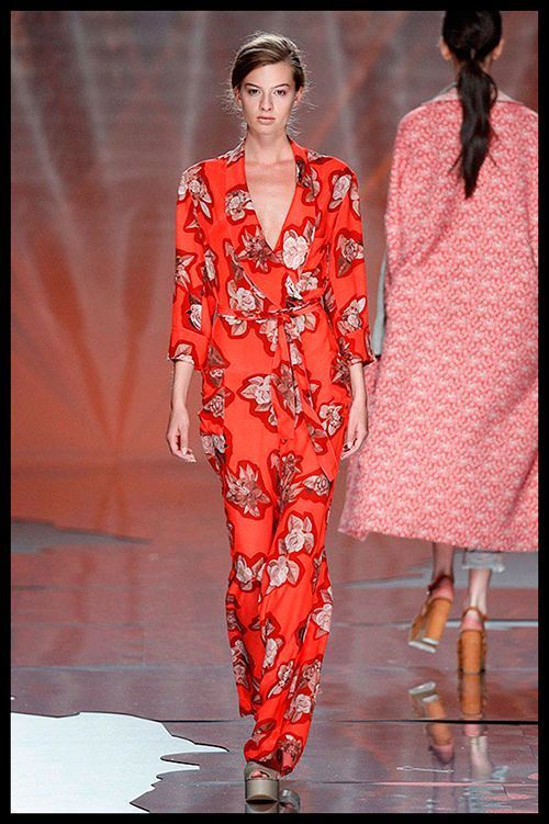 AILANTO. Este look es toda una apuesta segura para el próximo verano. Me encanta el color y el estampado floral. Me lo pondría para un cocktail de día o de noche.