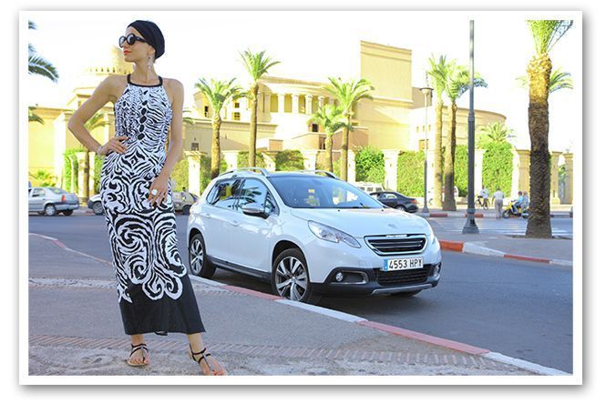 Maria Leon con vestido de Elisa Cortés, sandalias de Mango, turbante de OntopBarcelona, anillo de Folli Follie y gafas de Armani. Maria Leon con vestido de Elisa Cortés, sandalias de Mango, turbante de OntopBarcelona, anillo de Folli Follie y gafas de Armani.
