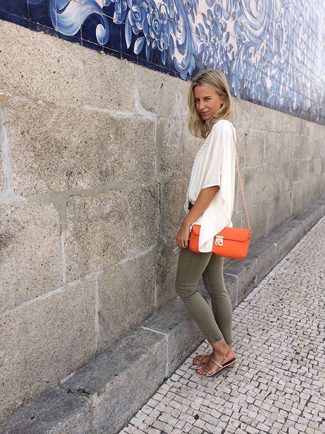 Para pasear por Oporto, uno de los días elegí este cómodo estilismo. Llevo pantalones de PDH Sport, camisa de Papaya, sandalias de Zara y bolso de Folli Follie.
