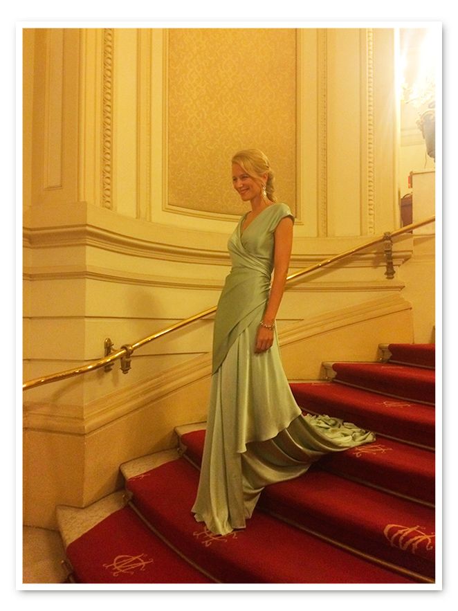 Espectacular María León preparada para la Gala que la Fundación SOS