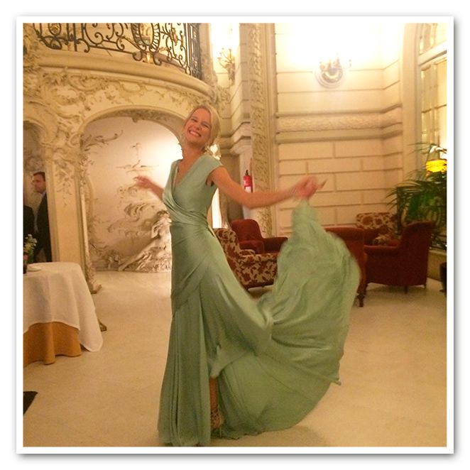 Espectacular María León preparada para la Gala que la Fundación SOS