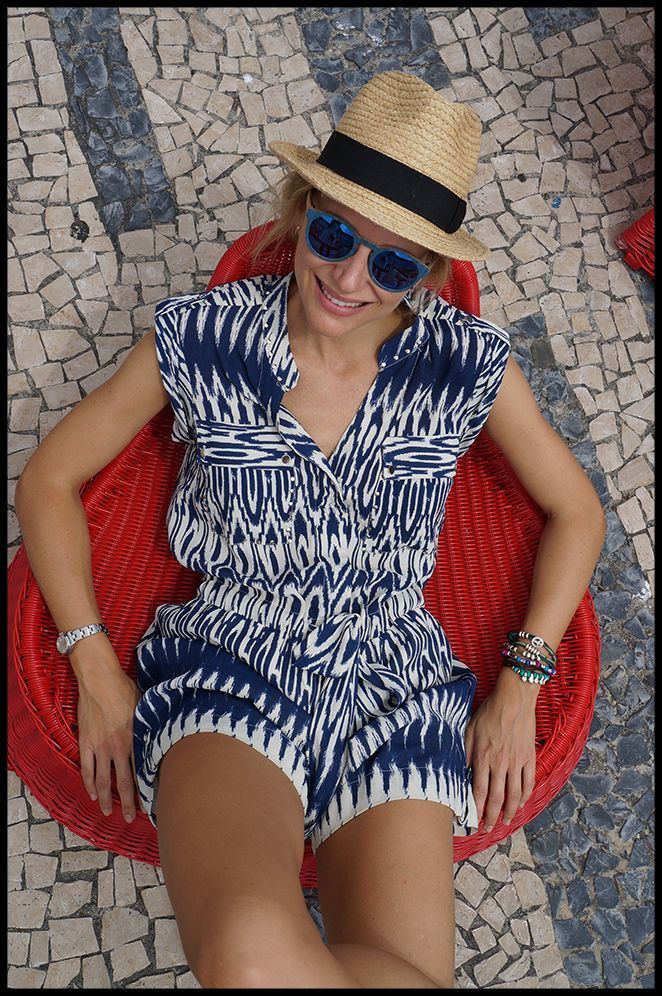 Mono estampado. Cuando lo vi en la tienda Papaya me encantó desde el primer momento porque me pareció cómodo y fresquito, además de estiloso. Yo lo combiné con un bolso que me compré en Oporto, sombrero de Aïta, sandalias de Zara y gafas de madera Ontop Barcelona. Mono estampado. Cuando lo vi en la tienda Papaya me encantó desde el primer momento porque me pareció cómodo y fresquito, además de estiloso. Yo lo combiné con un bolso que me compré en Oporto, sombrero de Aïta, sandalias de Zara y gafas de madera Ontop Barcelona.