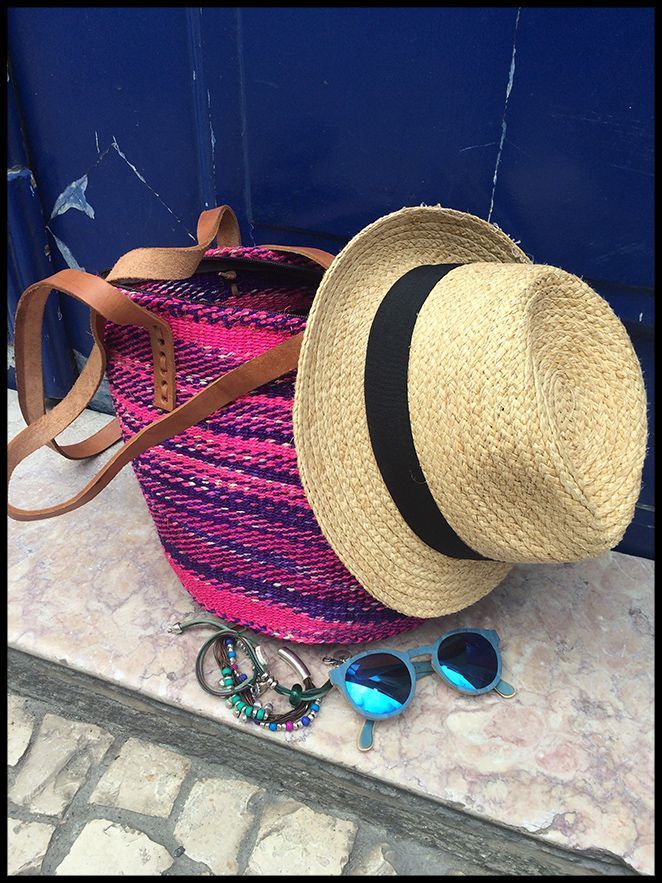 Mono estampado. Cuando lo vi en la tienda Papaya me encantó desde el primer momento porque me pareció cómodo y fresquito, además de estiloso. Yo lo combiné con un bolso que me compré en Oporto, sombrero de Aïta, sandalias de Zara y gafas de madera Ontop Barcelona. Mono estampado. Cuando lo vi en la tienda Papaya me encantó desde el primer momento porque me pareció cómodo y fresquito, además de estiloso. Yo lo combiné con un bolso que me compré en Oporto, sombrero de Aïta, sandalias de Zara y gafas de madera Ontop Barcelona.