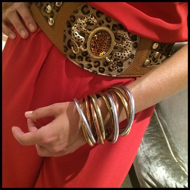 Para cena informal. Elegí este mono rojo de Mordisco de Mujer que combiné con cinturón vintage de Kiki Ritz, pulseras de Becara y cartera de Dolores Promesas. Para cena informal. Elegí este mono rojo de Mordisco de Mujer que combiné con cinturón vintage de Kiki Ritz, pulseras de Becara y cartera de Dolores Promesas.