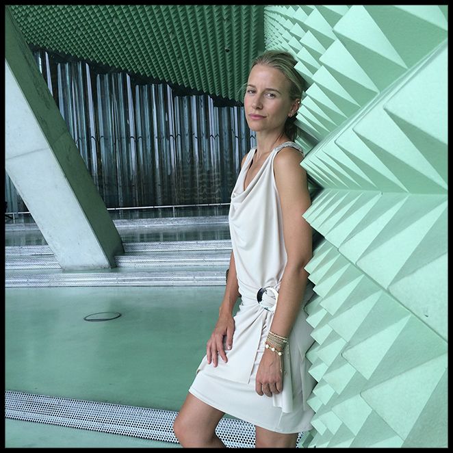 Vestido de día. Me encantó este beige de Elisa Cortés que combiné con sandalias de Oysho, capazo de Giuseppo, gafas de Folli Follie y pulseras de Ibiza Passion. Vestido de día. Me encantó este beige de Elisa Cortés que combiné con sandalias de Oysho, capazo de Giuseppo, gafas de Folli Follie y pulseras de Ibiza Passion.