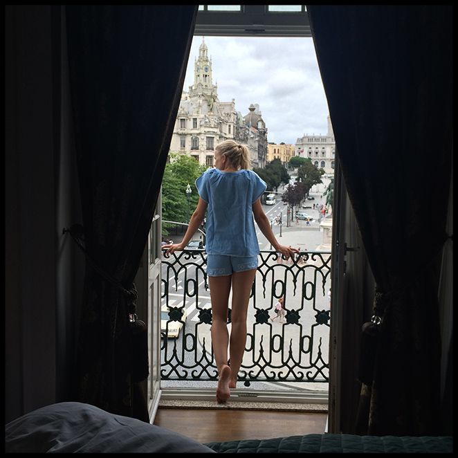 Para dormir. Elegí este pijamita de Papaya y mi compañera de viaje me sorprendió con esta preciosa bata de Oscar de la Renta. Para dormir. Elegí este pijamita de Papaya y mi compañera de viaje me sorprendió con esta preciosa bata de Oscar de la Renta.