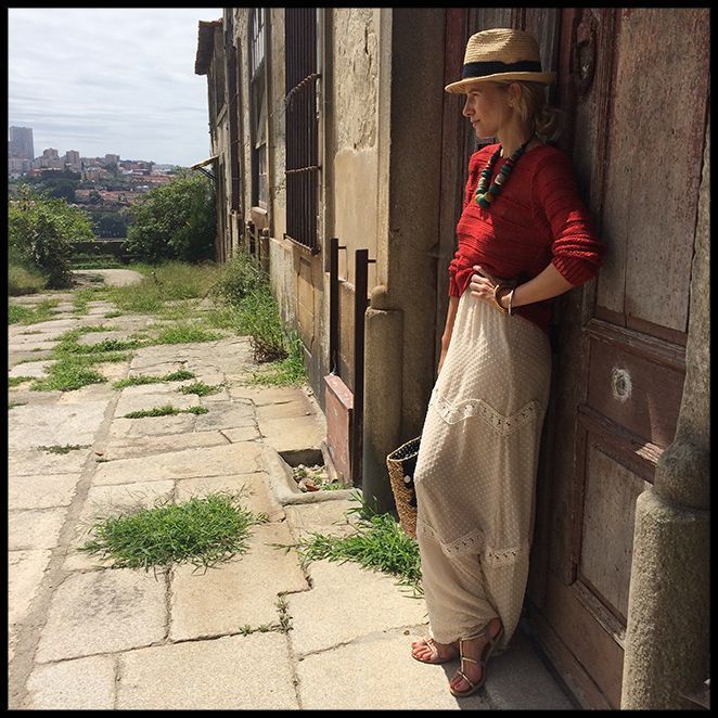 Vestido largo informal. Ya sabéis lo que me gusta reciclar y tenía este vestido de Pedro del Hierro de hace varias temporadas que combiné con jersey de Maje, sandalias de Oysho, collar comprado en Marrakech, sombrero de Aïta, gafas de Life Italia y capazo de Giuseppo. Vestido largo informal. Ya sabéis lo que me gusta reciclar y tenía este vestido de Pedro del Hierro de hace varias temporadas que combiné con jersey de Maje, sandalias de Oysho, collar comprado en Marrakech, sombrero de Aïta, gafas de Life Italia y capazo de Giuseppo.