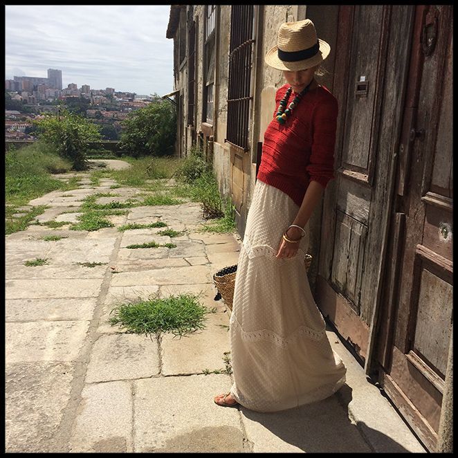 Vestido largo informal. Ya sabéis lo que me gusta reciclar y tenía este vestido de Pedro del Hierro de hace varias temporadas que combiné con jersey de Maje, sandalias de Oysho, collar comprado en Marrakech, sombrero de Aïta, gafas de Life Italia y capazo de Giuseppo. Vestido largo informal. Ya sabéis lo que me gusta reciclar y tenía este vestido de Pedro del Hierro de hace varias temporadas que combiné con jersey de Maje, sandalias de Oysho, collar comprado en Marrakech, sombrero de Aïta, gafas de Life Italia y capazo de Giuseppo.