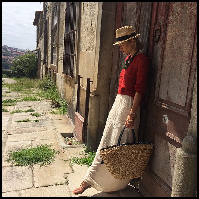 Vestido largo informal. Ya sabéis lo que me gusta reciclar y tenía este vestido de Pedro del Hierro de hace varias temporadas que combiné con jersey de Maje, sandalias de Oysho, collar comprado en Marrakech, sombrero de Aïta, gafas de Life Italia y capazo de Giuseppo. Vestido largo informal. Ya sabéis lo que me gusta reciclar y tenía este vestido de Pedro del Hierro de hace varias temporadas que combiné con jersey de Maje, sandalias de Oysho, collar comprado en Marrakech, sombrero de Aïta, gafas de Life Italia y capazo de Giuseppo.