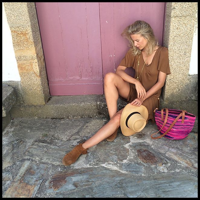 Día campero. Para día que hicimos la excursión al Valle del Duero elegí este vestido que compré en Marrakech y lo combiné con botitas indias compradas en Nueva York, sombrero y bolso comprado en Oporto y anillos de Apodemia. Día campero. Para día que hicimos la excursión al Valle del Duero elegí este vestido que compré en Marrakech y lo combiné con botitas indias compradas en Nueva York, sombrero y bolso comprado en Oporto y anillos de Apodemia.