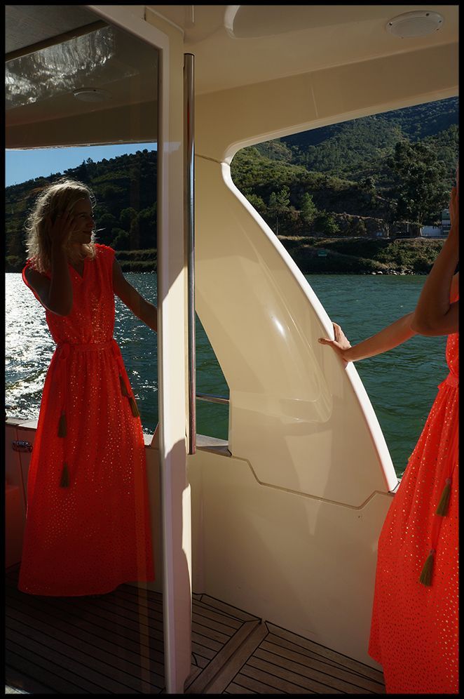 Vestido playero. Para el crucero por el Duero llevé este vestido naranja chillón de Papaya y debajo traje de baño de Oliphant. Vestido playero. Para el crucero por el Duero llevé este vestido naranja chillón de Papaya y debajo traje de baño de Oliphant.